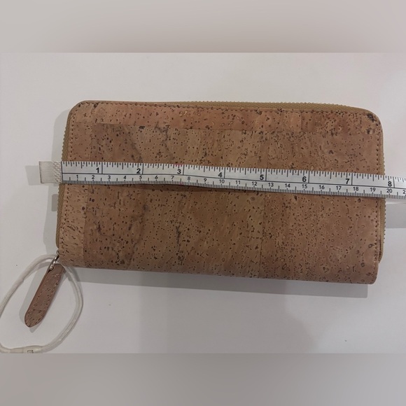 NWOT The Royal Standard Cork Women’s Zippered Wallet - Picture 5 of 6